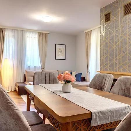 아파트 Luxury Flat In Grand By Flat Mаnager 팜포로보