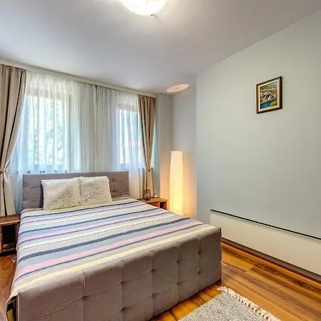 Luxury Flat In Grand By Flat Mаnager * 팜포로보